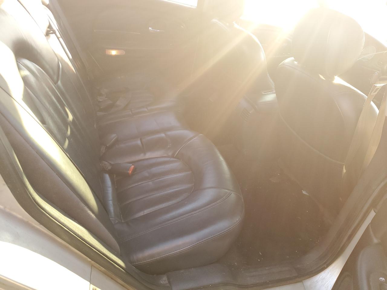2000 Chrysler 300 - Image 11