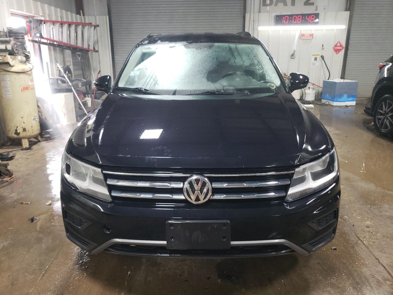 2018 Volkswagen Tiguan - Image 5