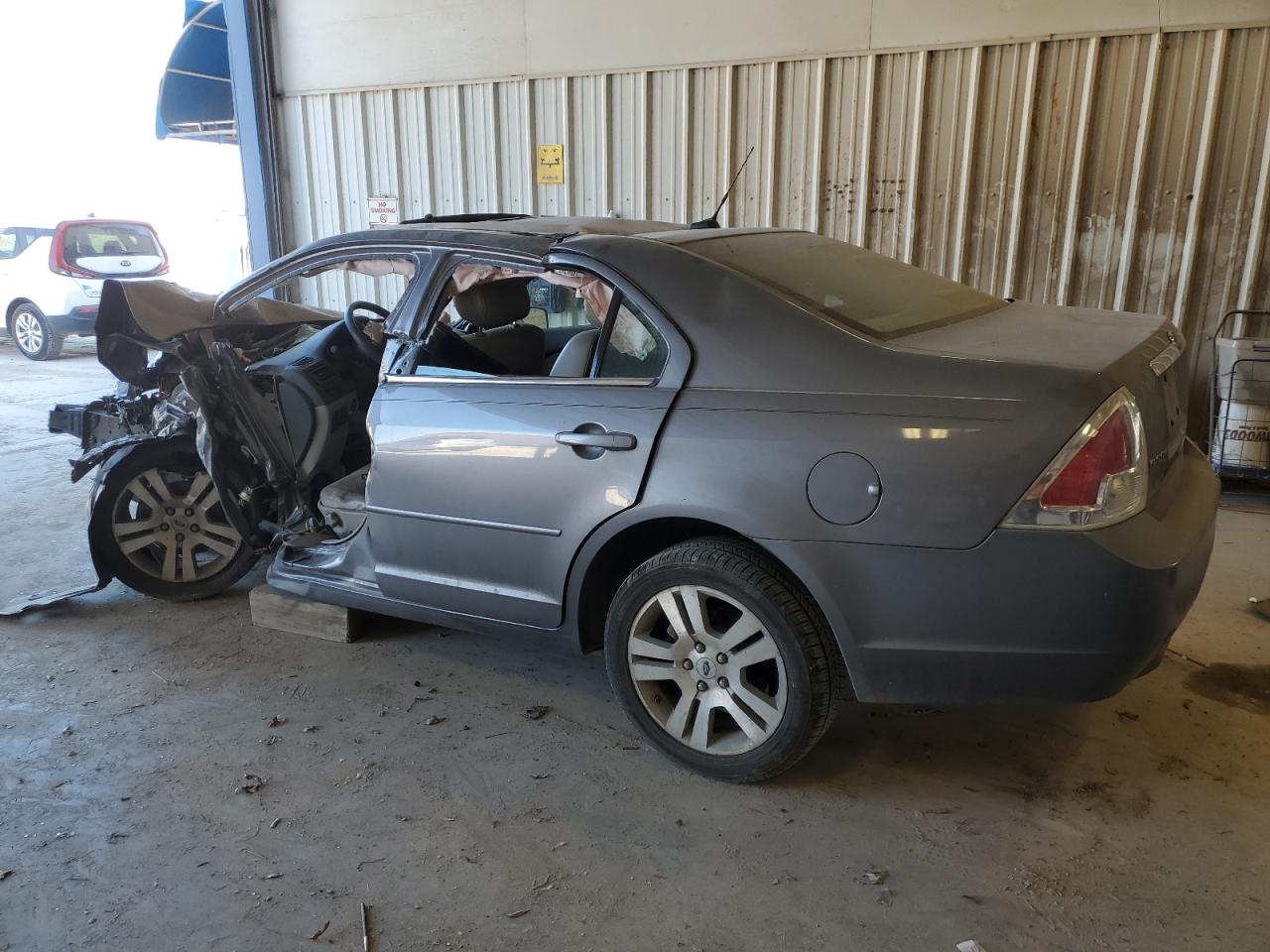 2007 Ford Fusion - Image 2