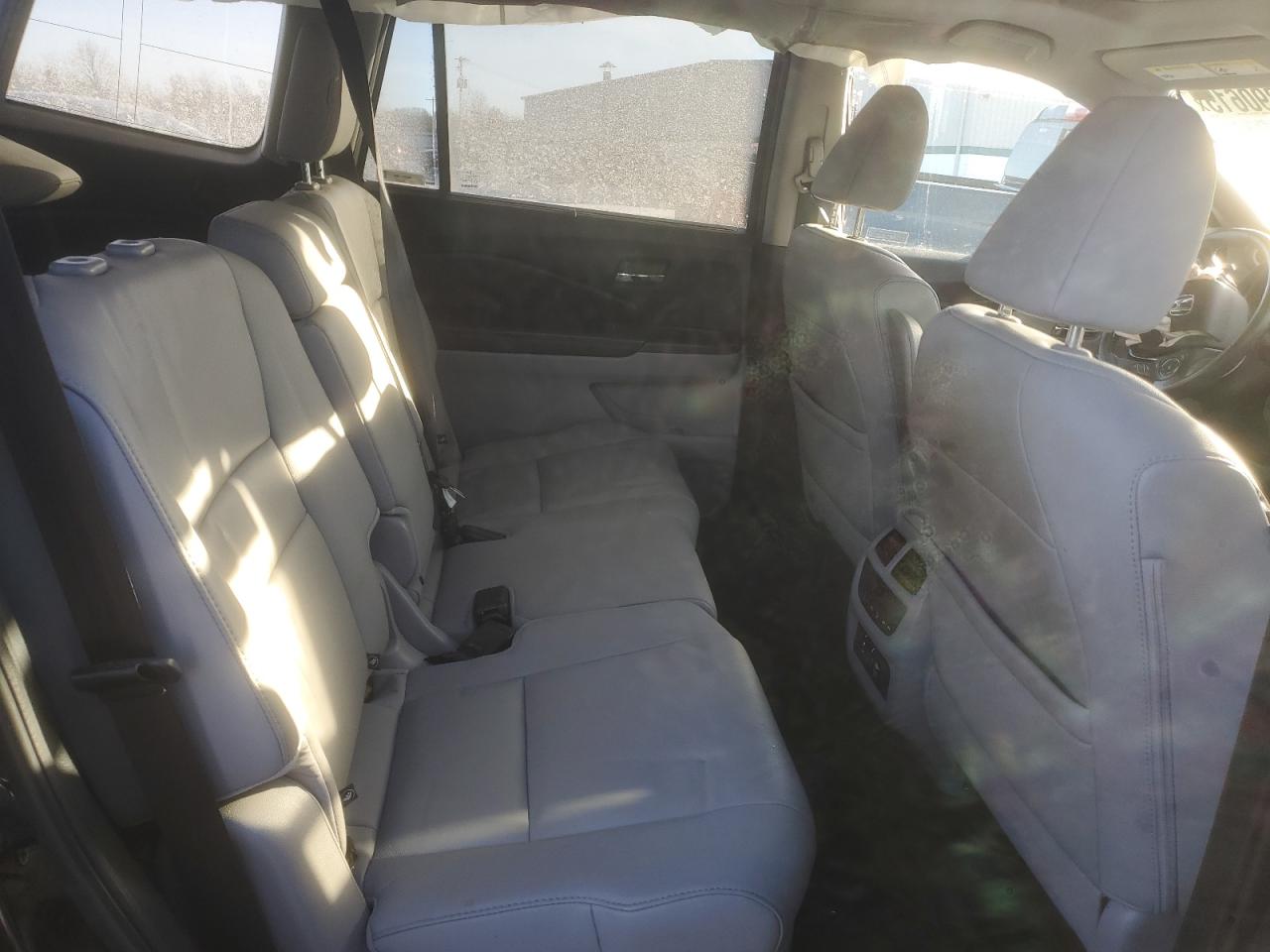 2017 Honda Pilot - Image 11