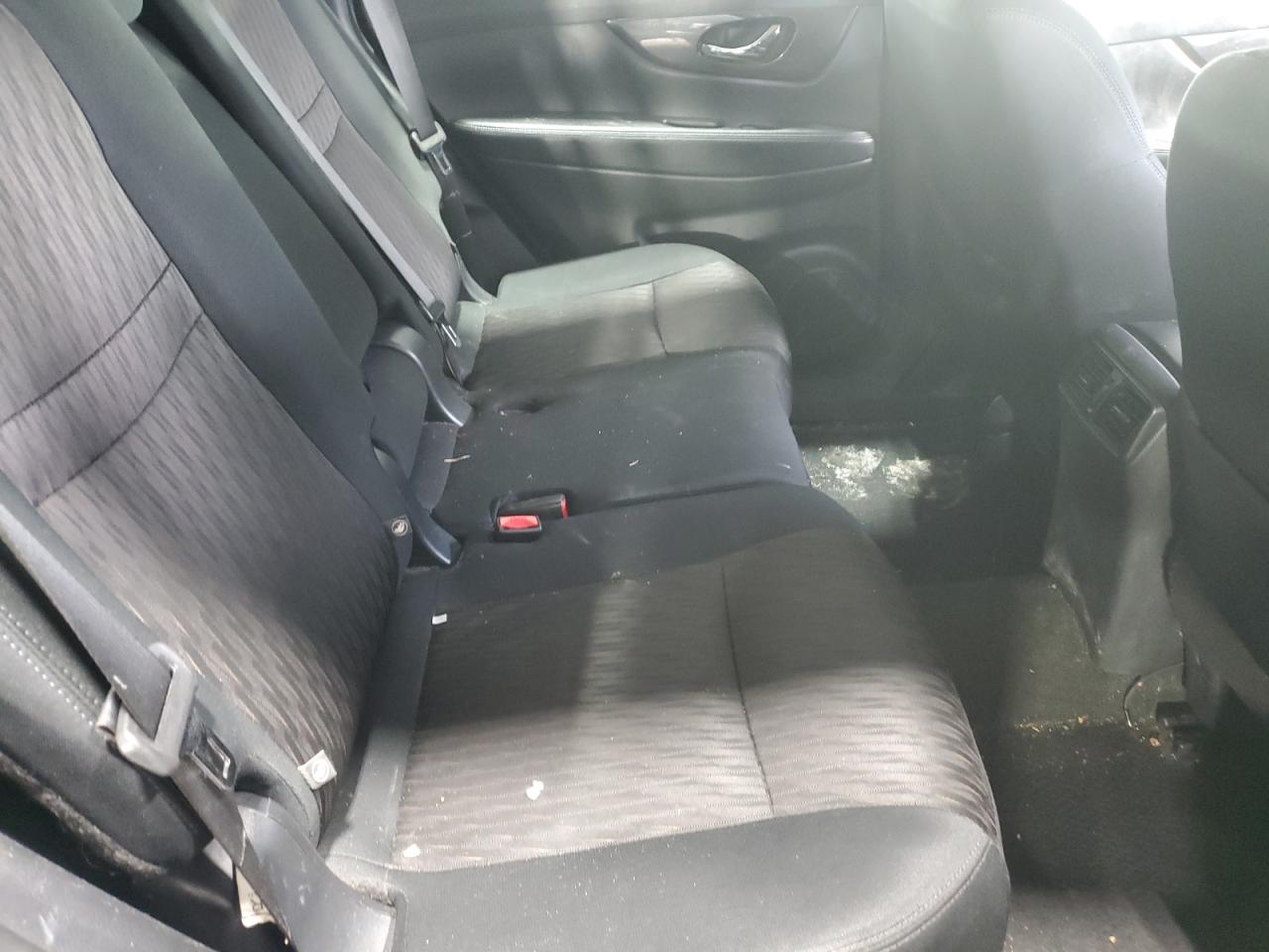 2018 Nissan Rogue - Image 12