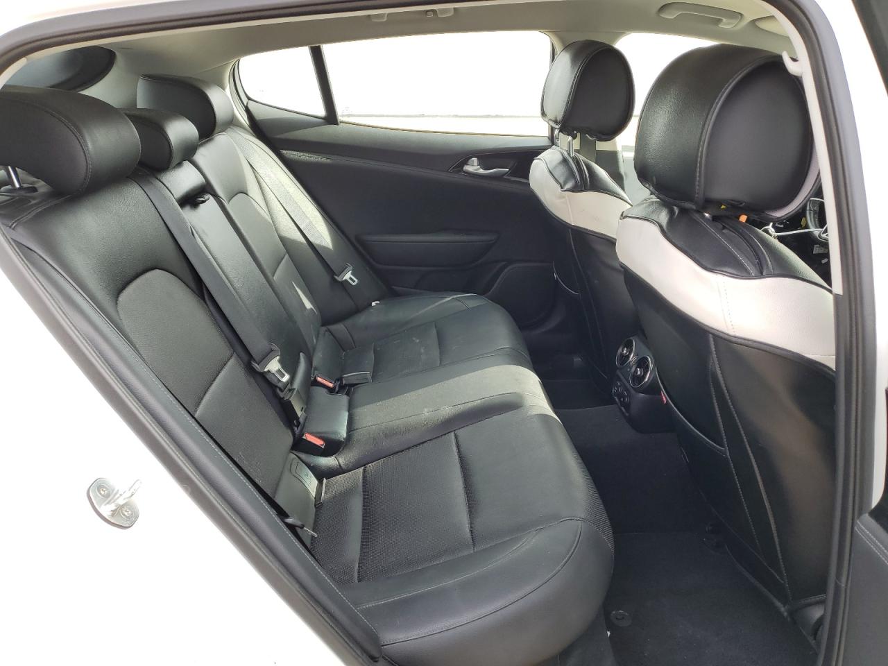 2019 Kia Stinger - Image 10
