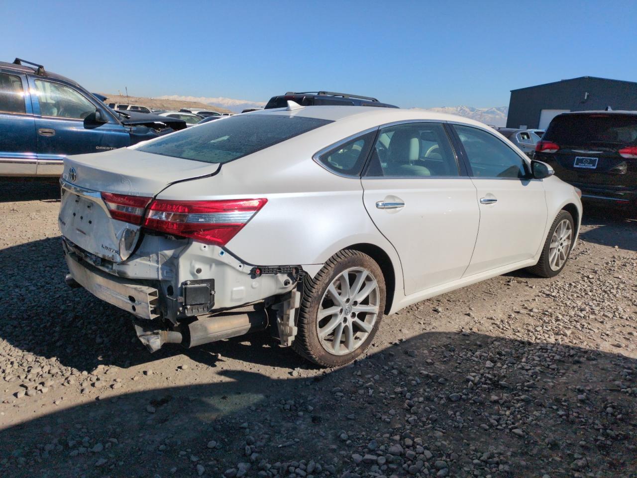 2015 Toyota Avalon - Image 3