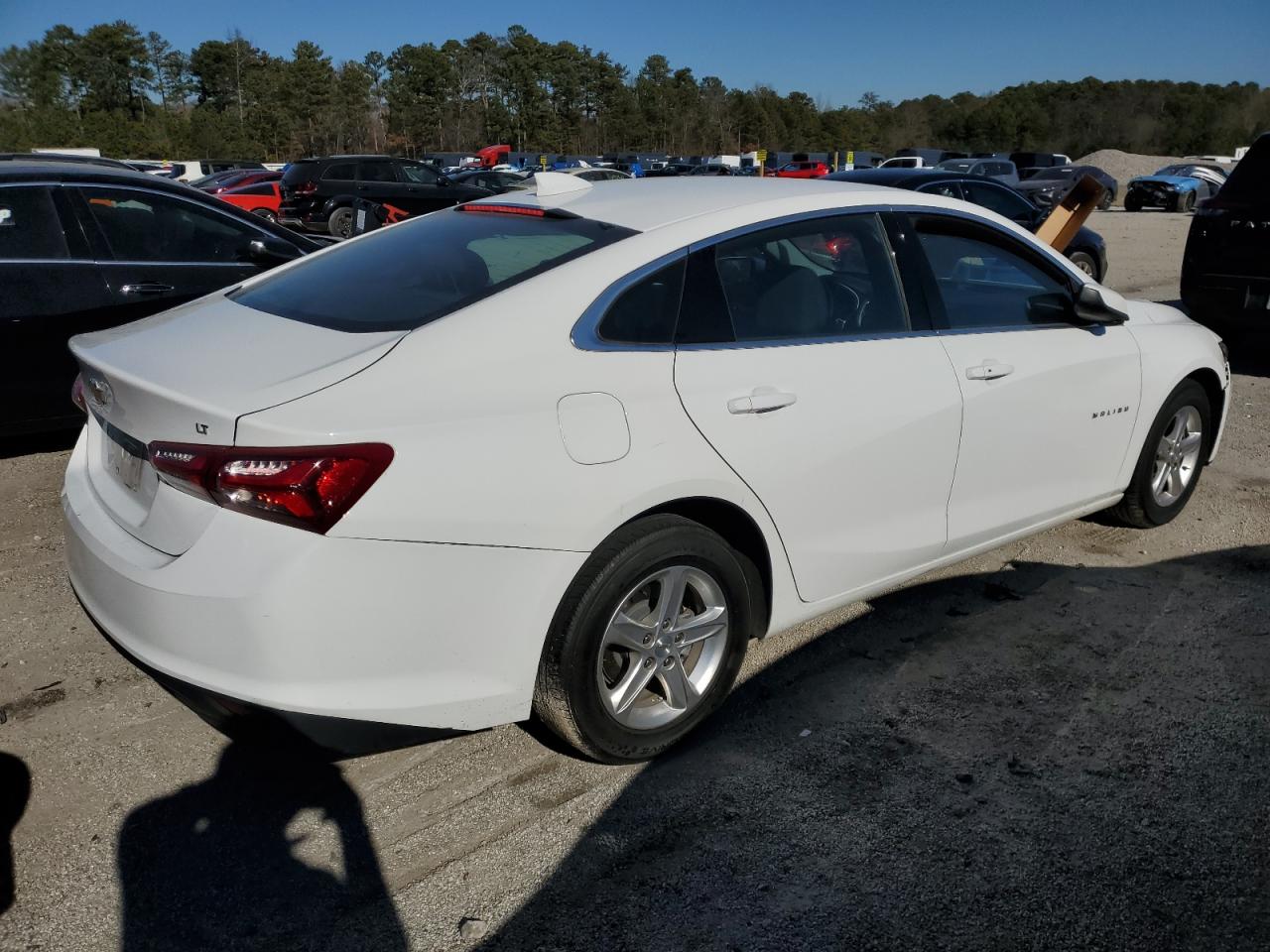 2022 Chevrolet Malibu - Image 3