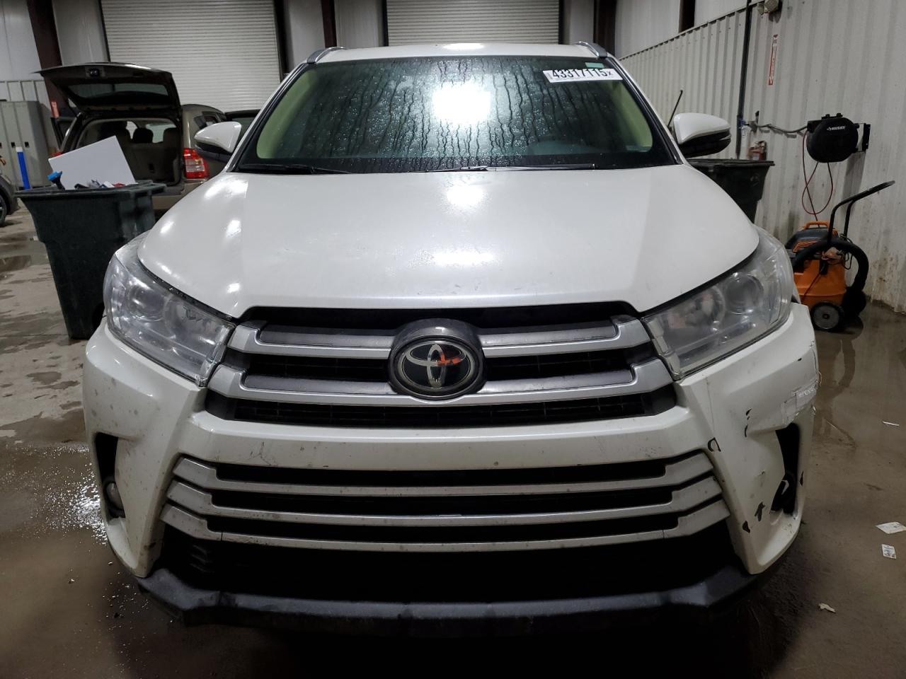 2019 Toyota Highlander - Image 5