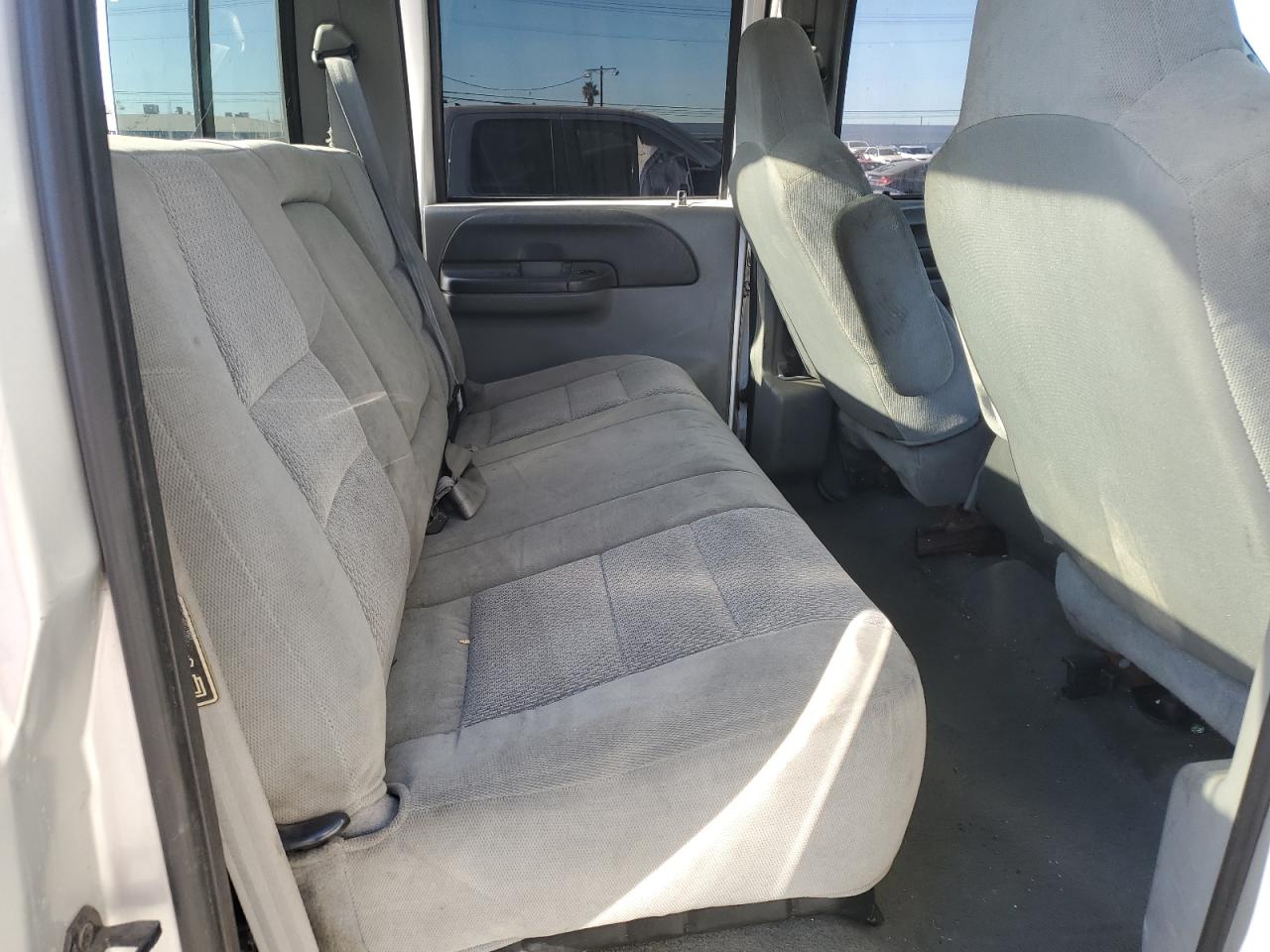 2003 Ford F250 - Image 10