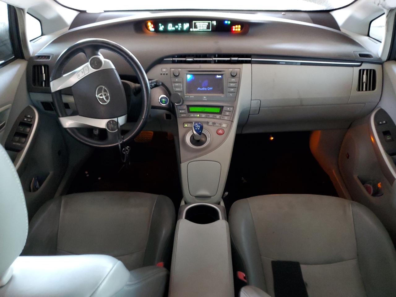 2013 Toyota Prius - Image 8