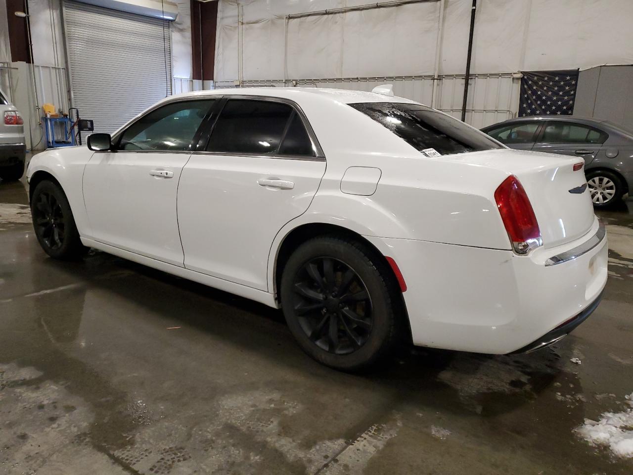 2018 Chrysler 300 - Image 2