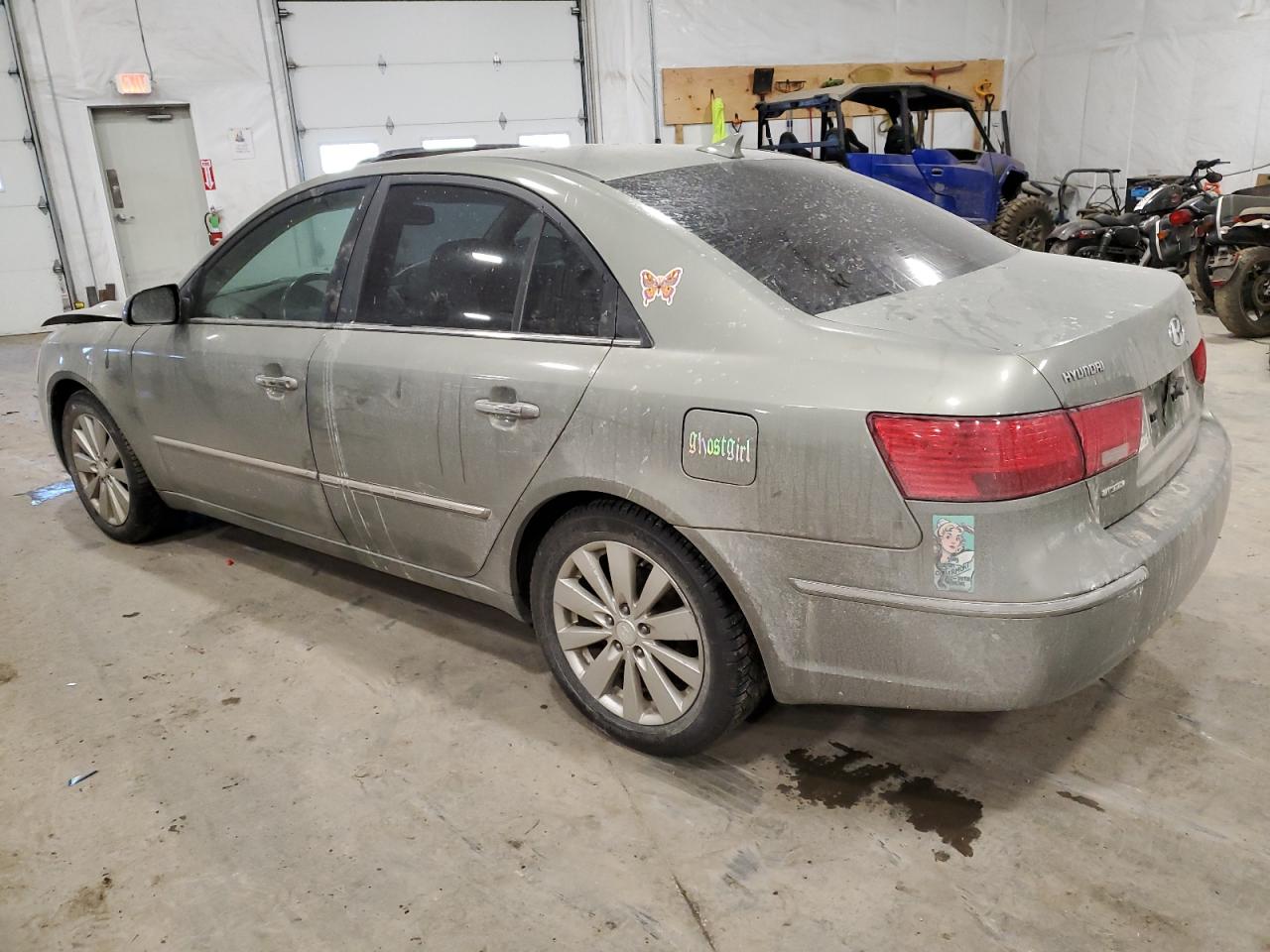 2009 Hyundai Sonata - Image 2