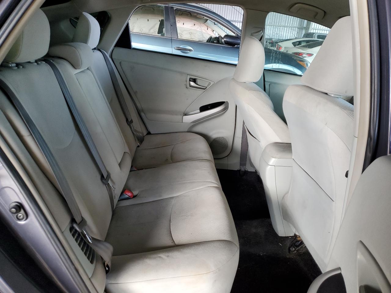 2014 Toyota Prius - Image 10