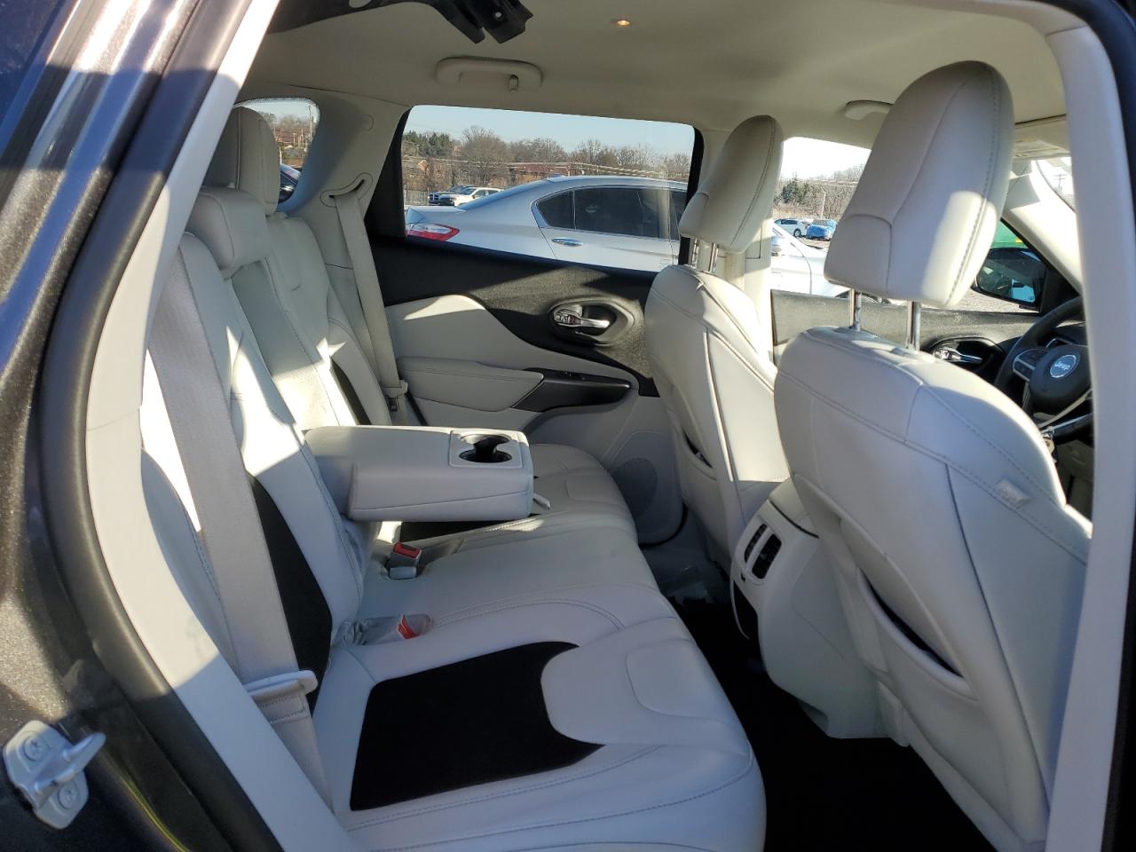 2020 Jeep Grand Cherokee - Image 11