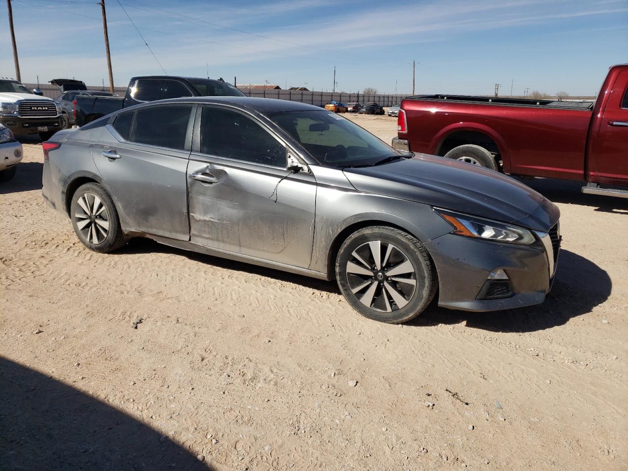 2021 Nissan Altima - Image 4