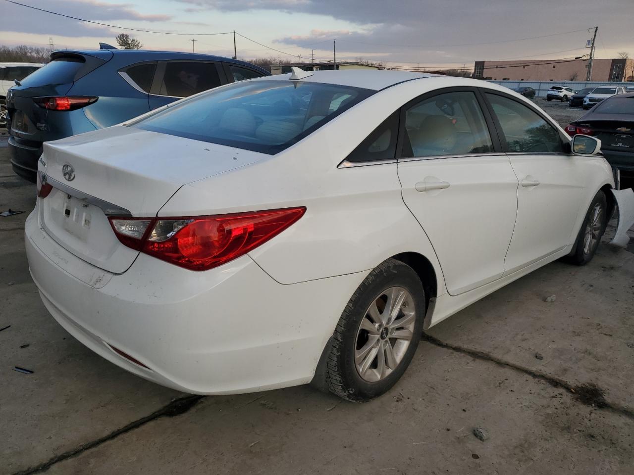 2013 Hyundai Sonata - Image 3