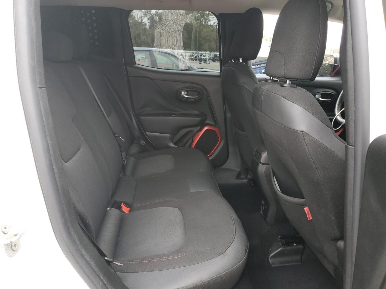 2016 Jeep Renegade - Image 10