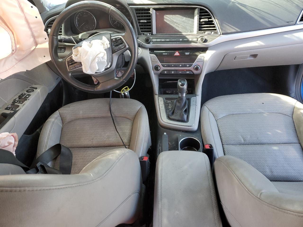 2017 Hyundai Elantra - Image 8