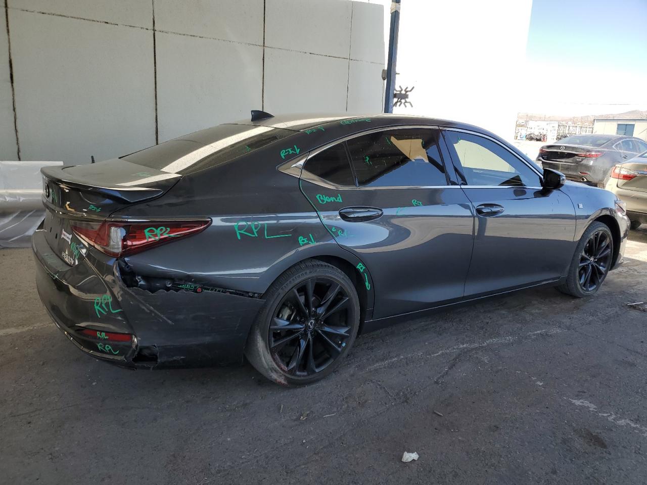2023 Lexus ES - Image 3