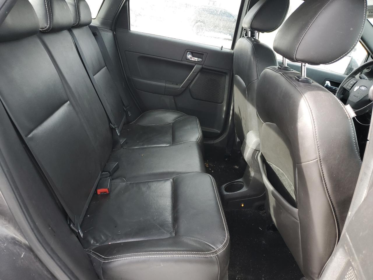 2010 Ford Focus - Image 10