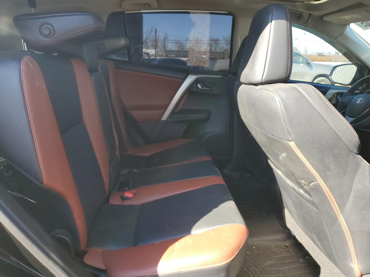 2015 Toyota RAV 4 - Image 10
