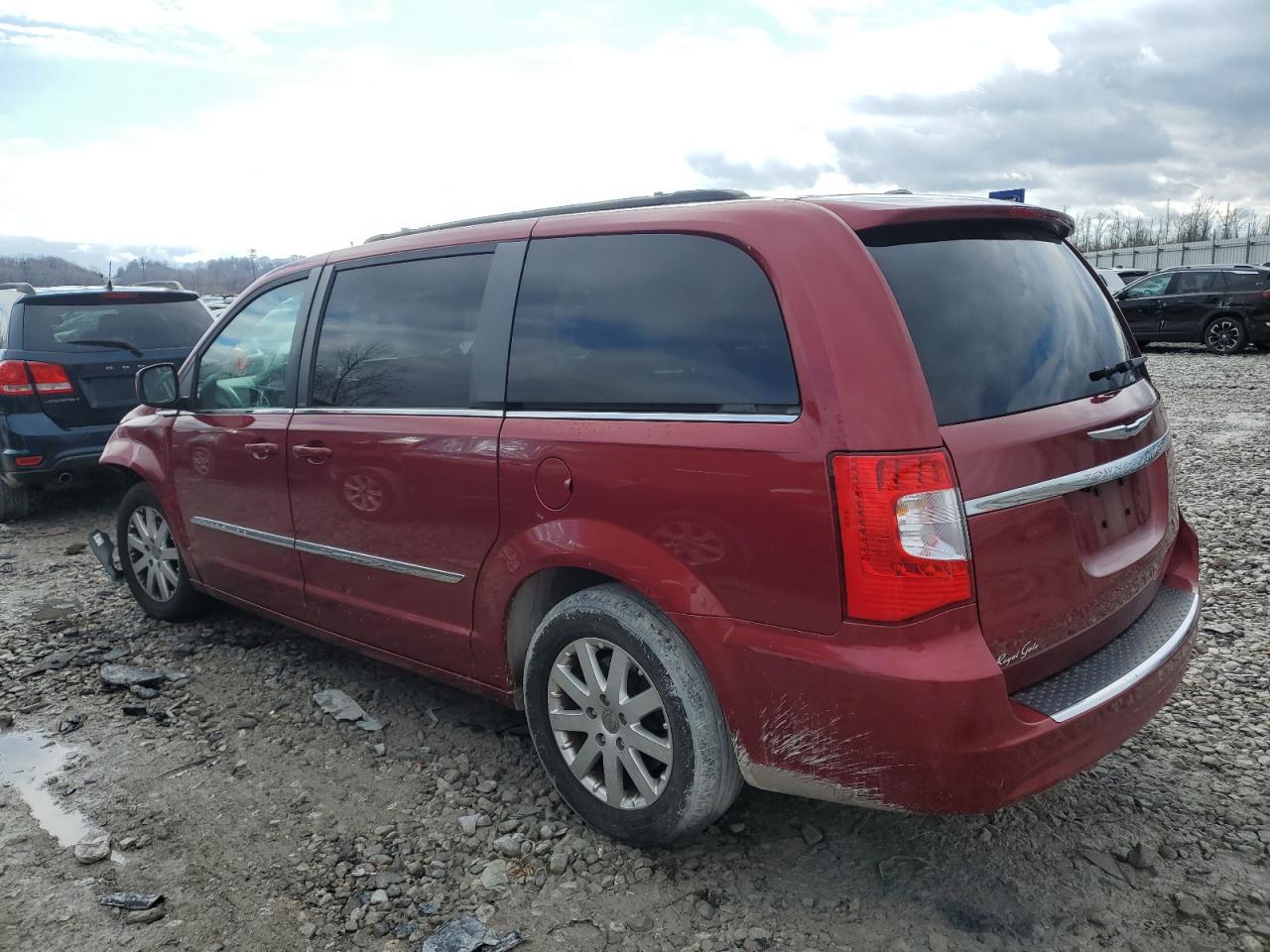 2013 Chrysler Town & Country - Image 2