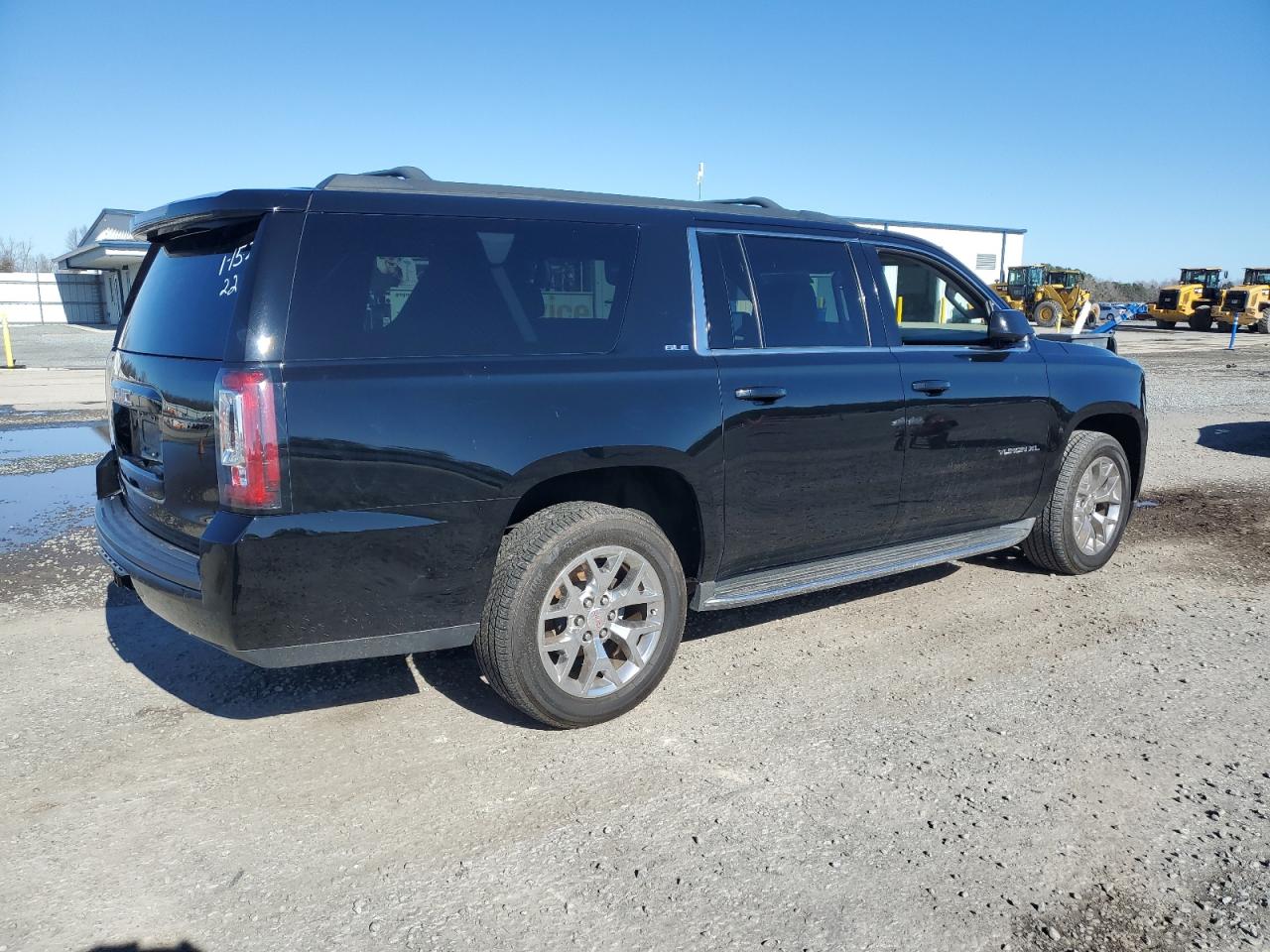 2016 GMC Yukon - Image 3
