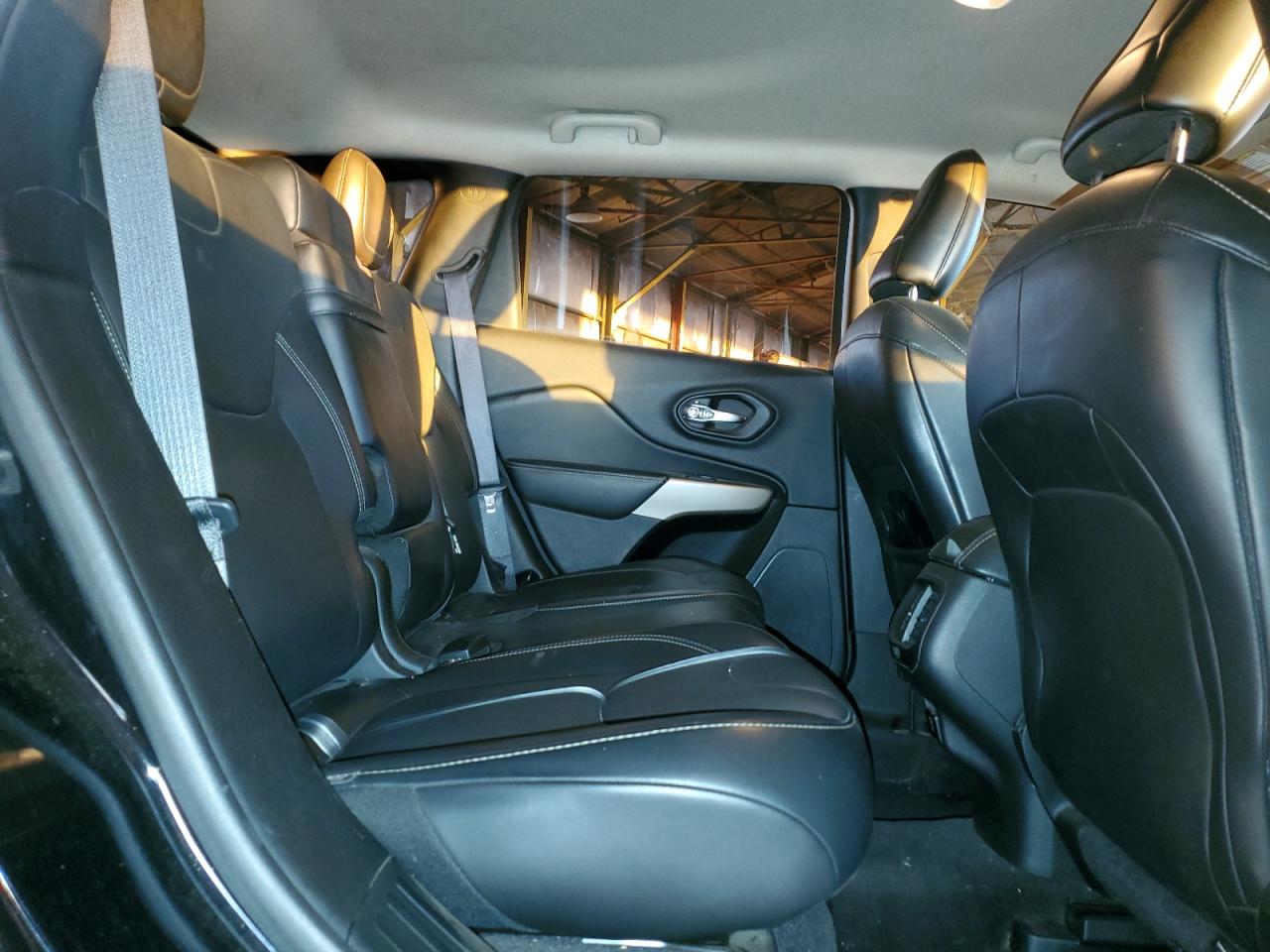 2018 Jeep Grand Cherokee - Image 10