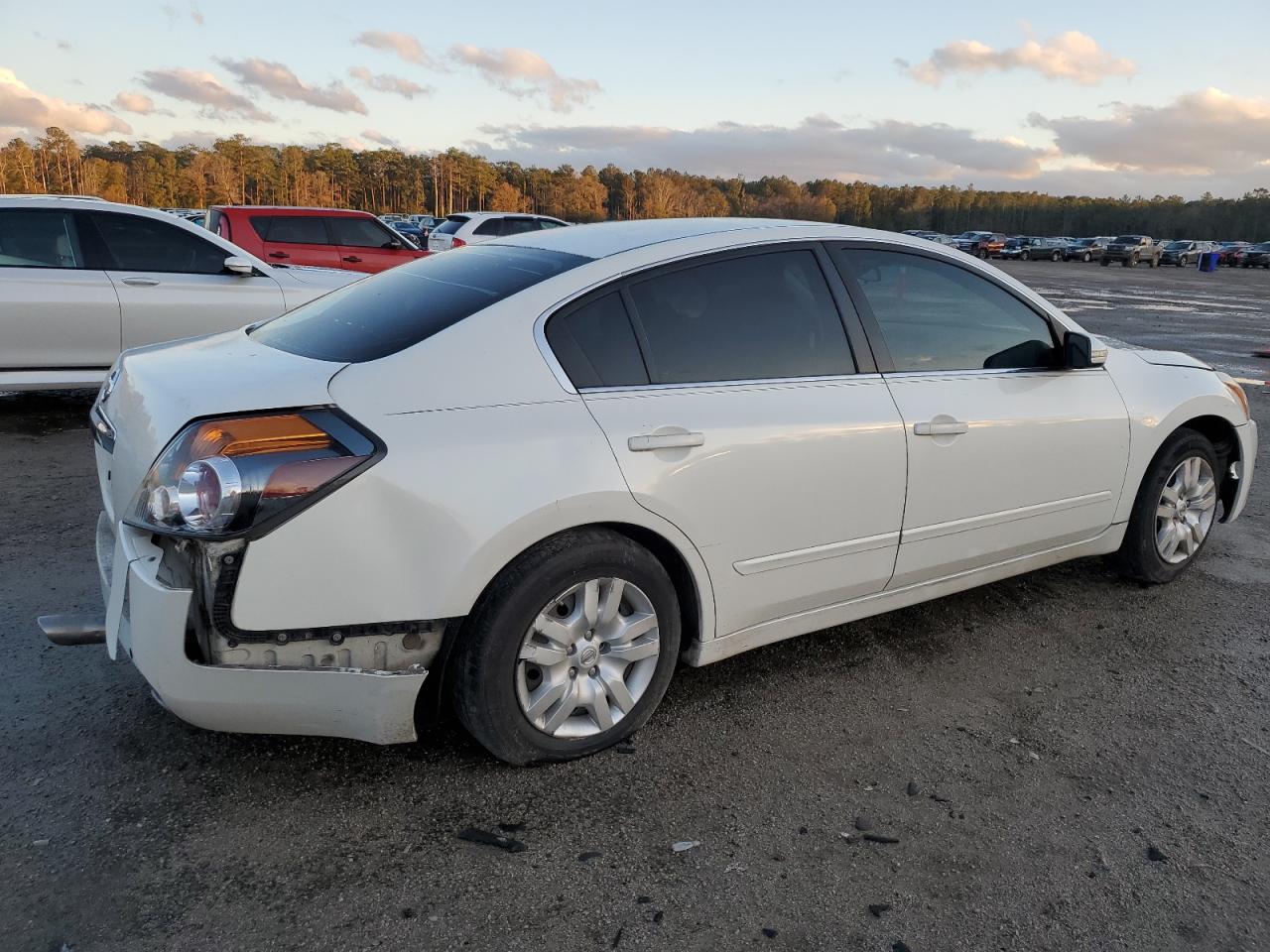 2010 Nissan Altima - Image 3