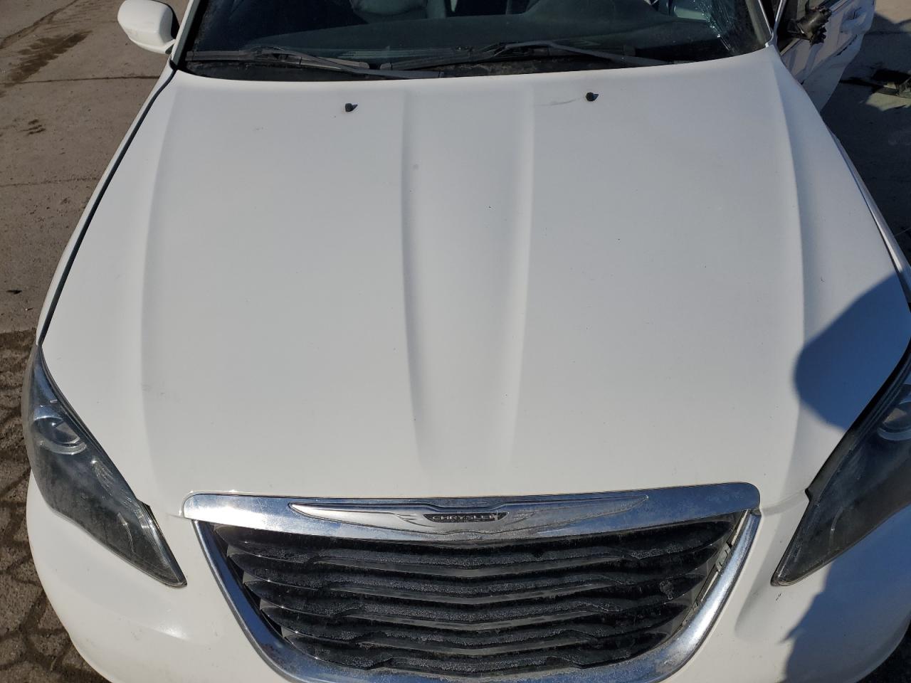 2013 Chrysler 200 - Image 12