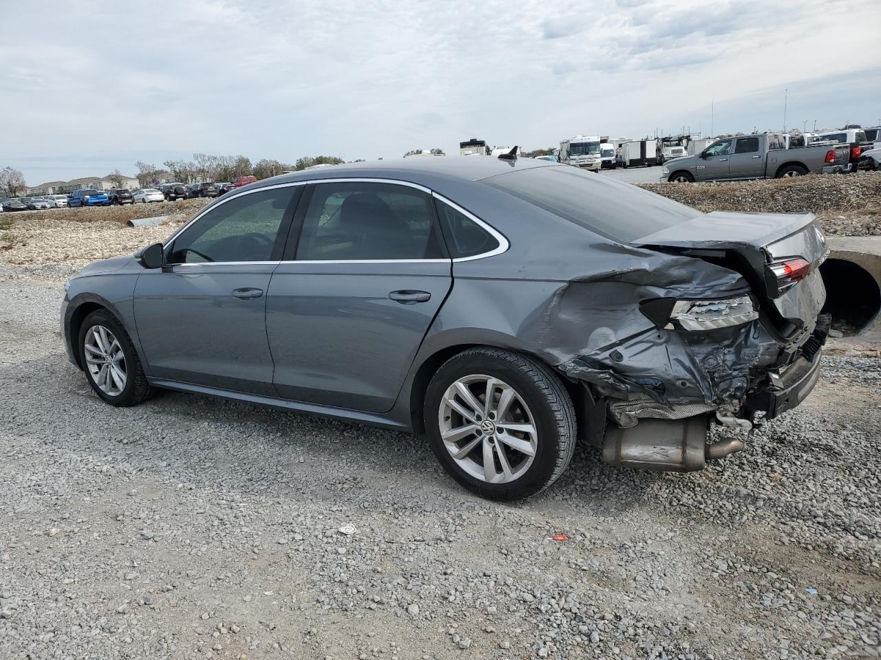2020 Volkswagen Passat - Image 2
