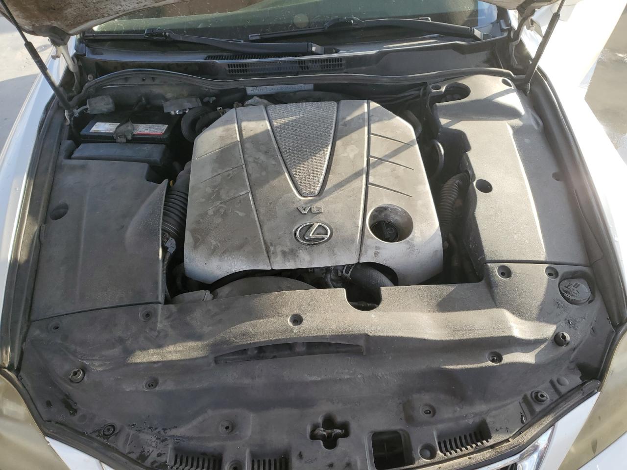 2011 Lexus IS - Image 11