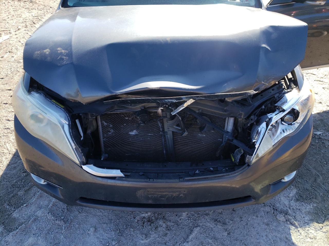 2011 Toyota Avalon - Image 11