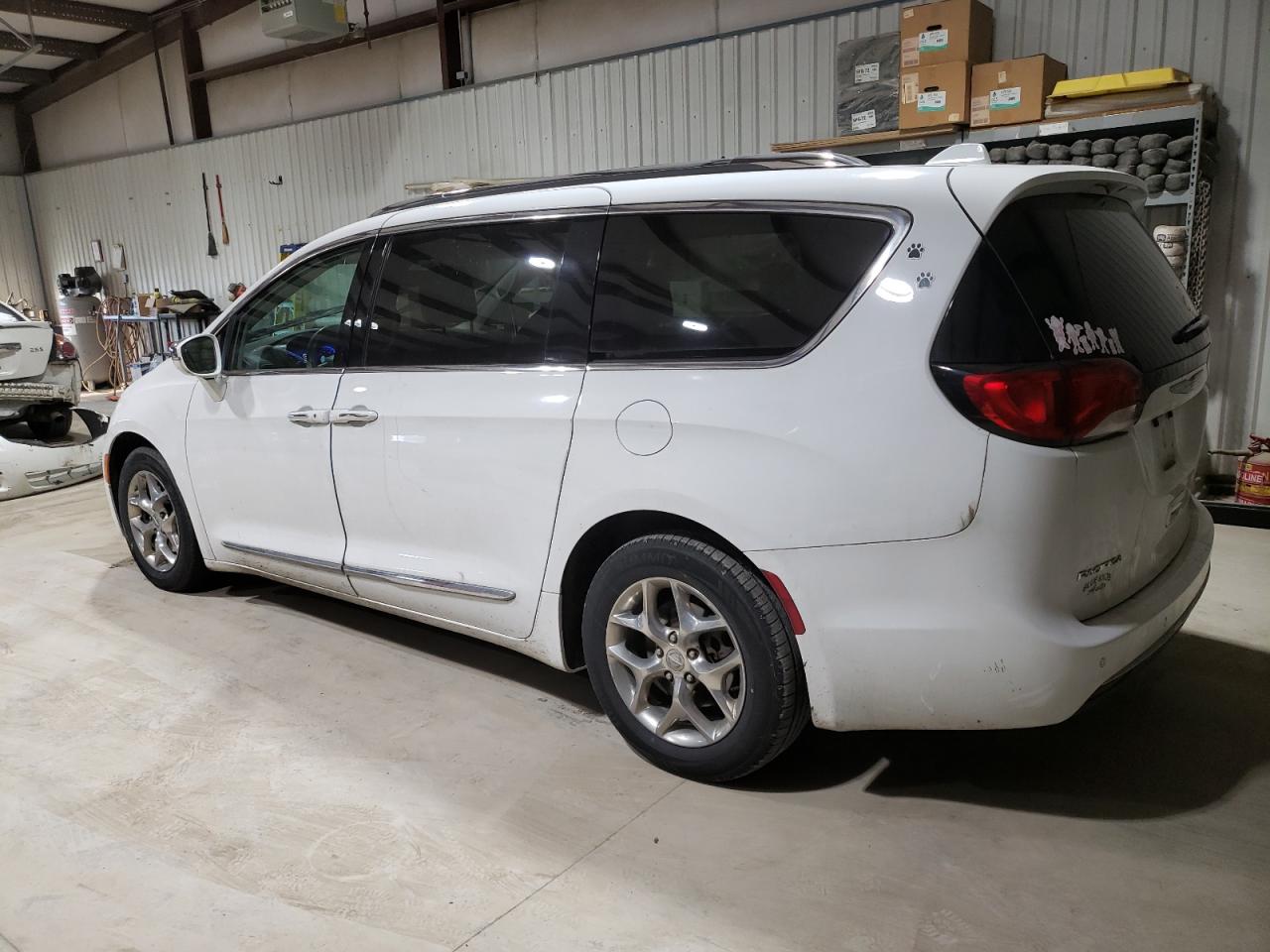 2018 Chrysler Pacifica - Image 2
