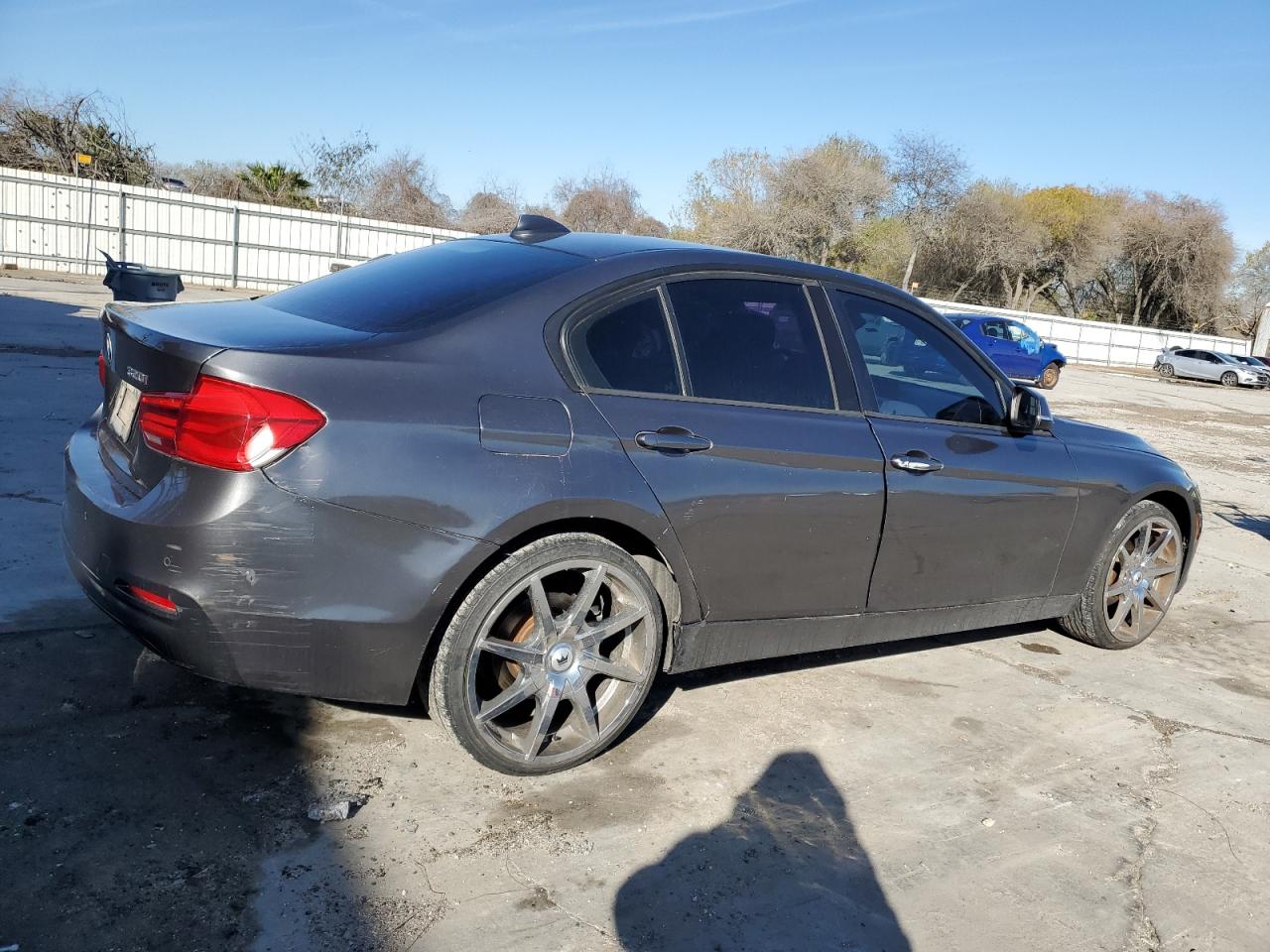 VIN WBA8E1G58GNT33889 2016 BMW 3 SERIES no.3