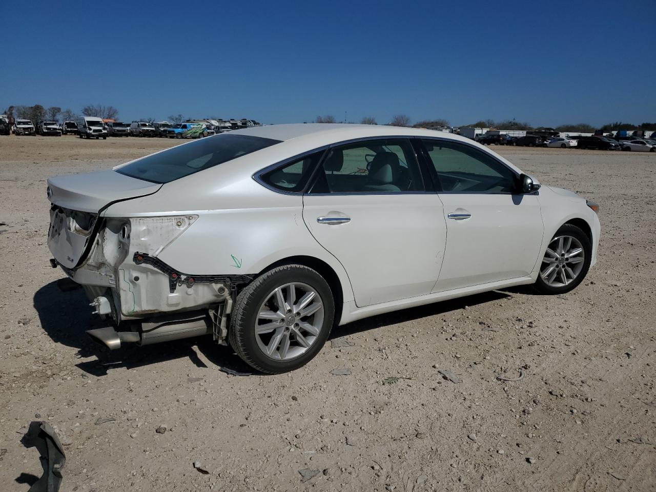 2014 Toyota Avalon - Image 3