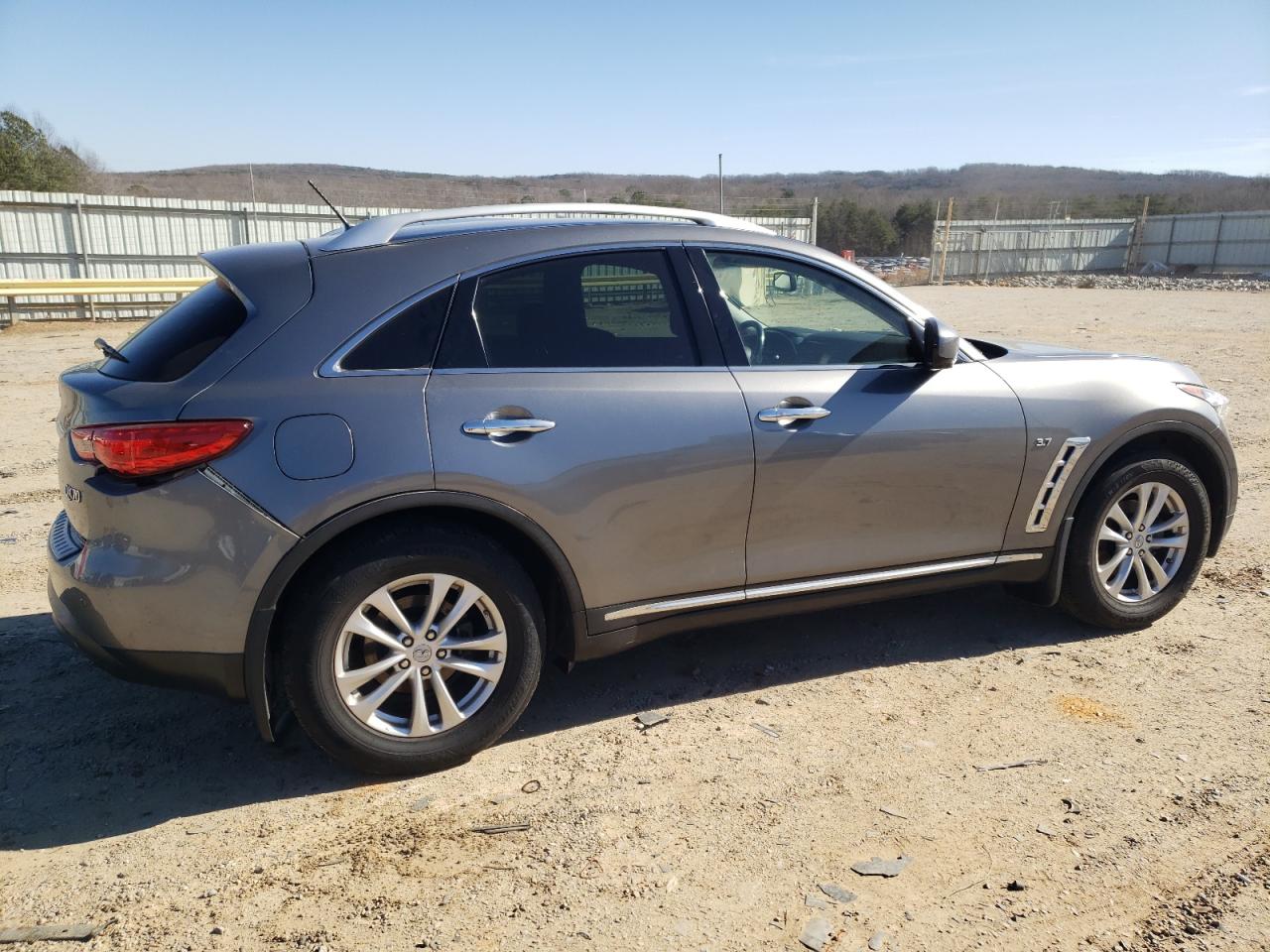 2015 Infiniti QX70 - Image 3