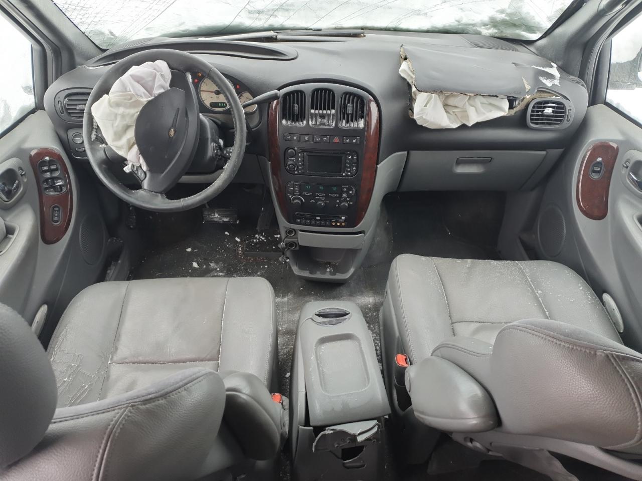 2004 Chrysler Town & Country - Image 8