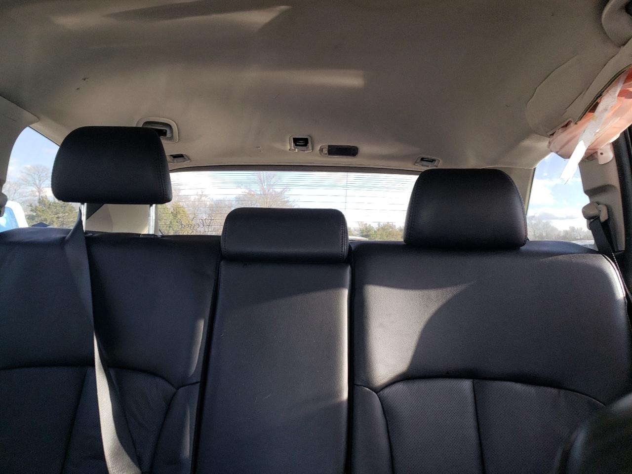 2011 Subaru Outback - Image 10