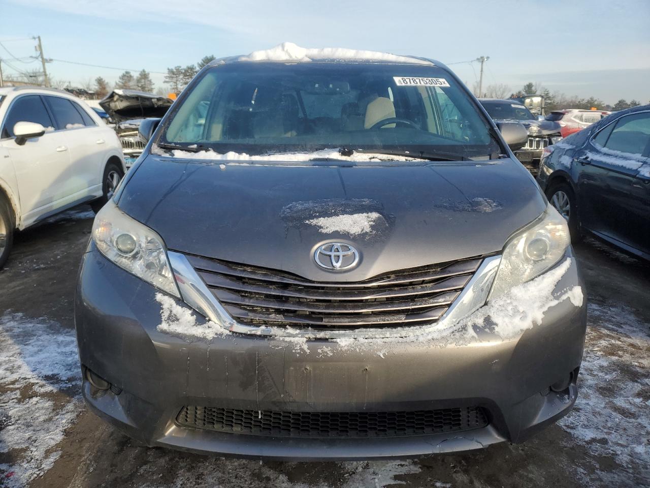 2016 Toyota Sienna - Image 5