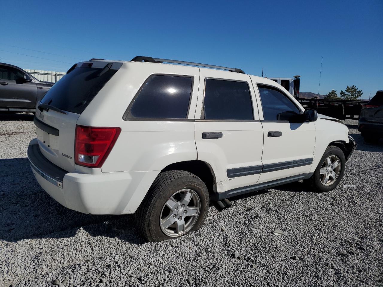 2005 Jeep Grand Cherokee - Image 3