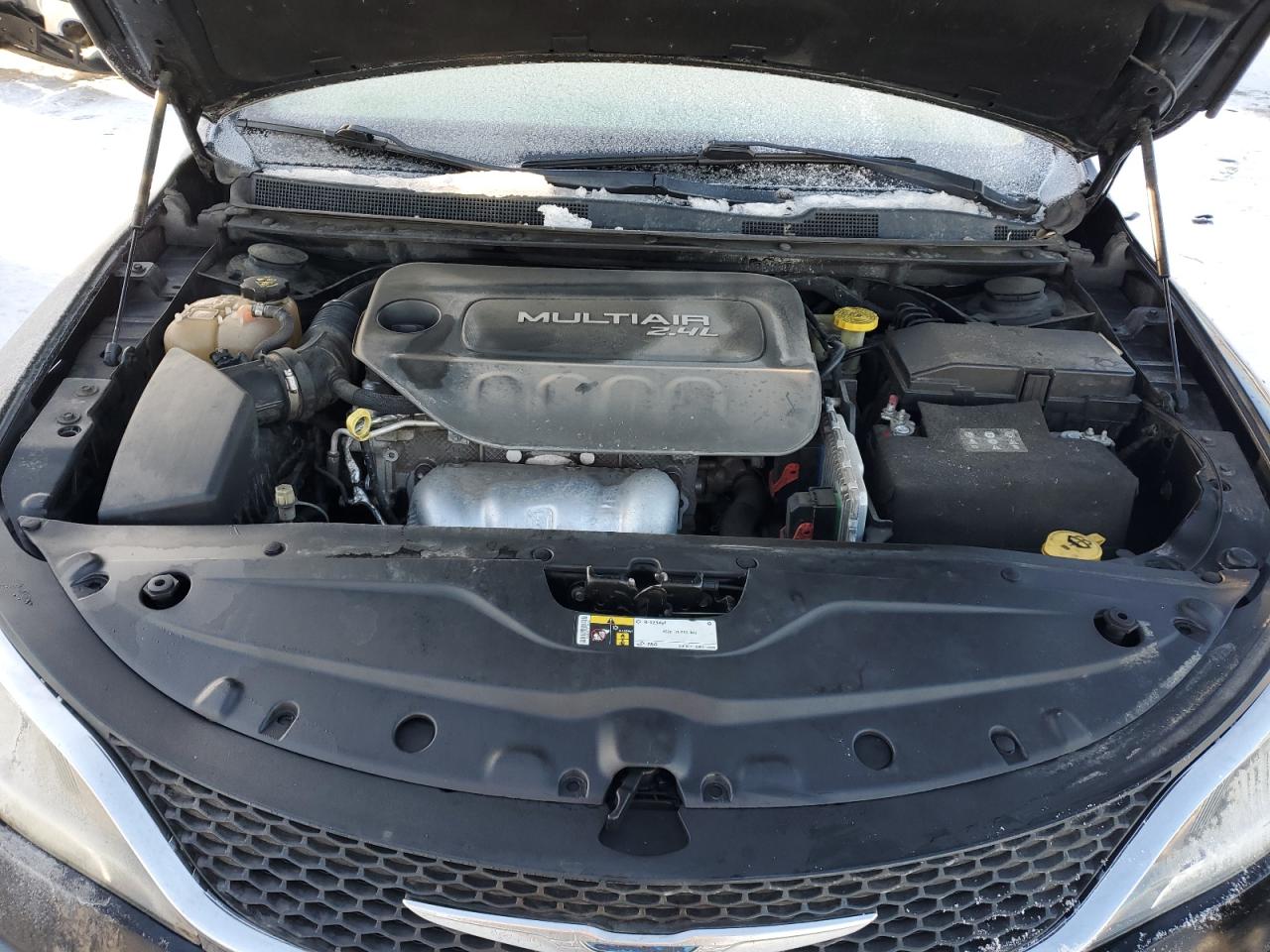 2016 Chrysler 200 - Image 12