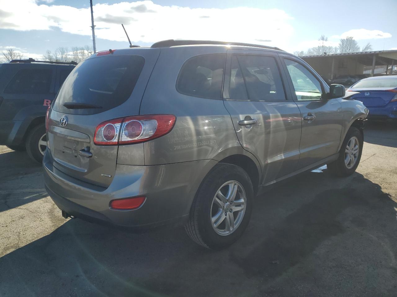 2012 Hyundai Santa Fe - Image 3