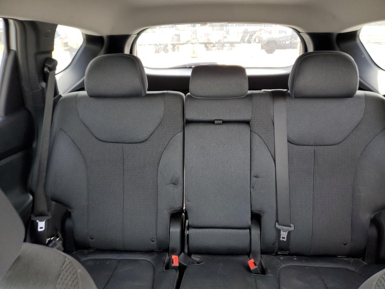 2019 Hyundai Santa Fe - Image 10