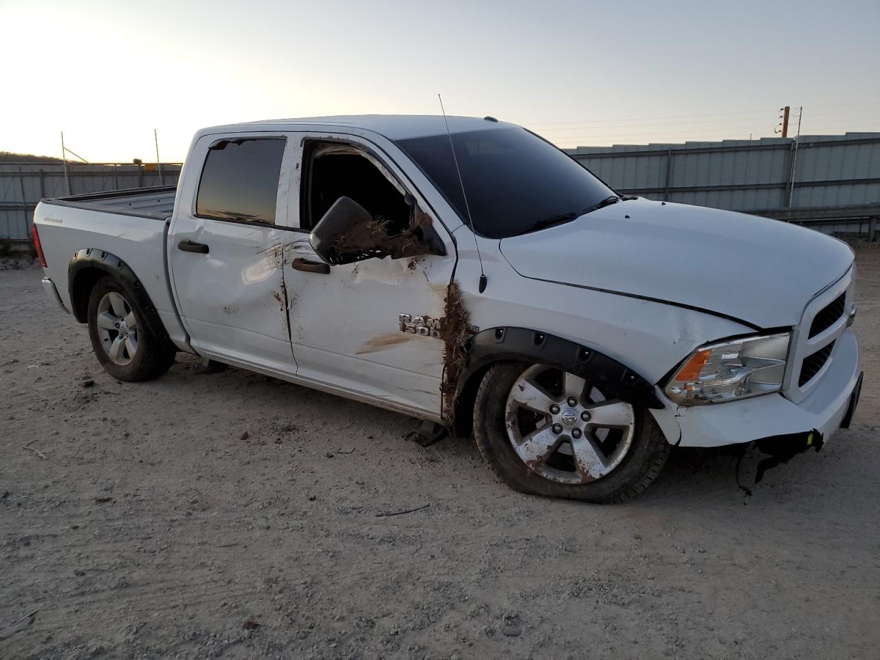 2016 RAM 1500 - Image 4