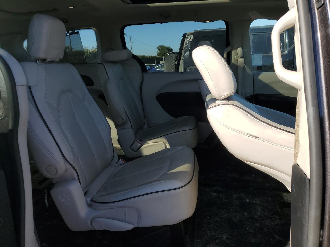2021 Chrysler Pacifica - Image 11