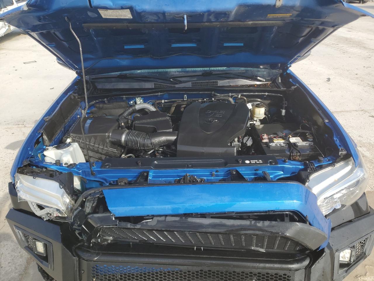 2017 Toyota Tacoma - Image 11