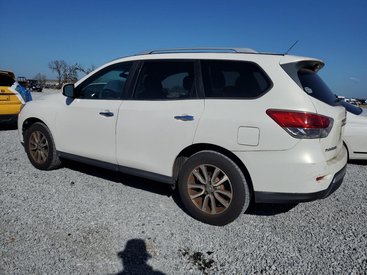 2014 Nissan Pathfinder - Image 2