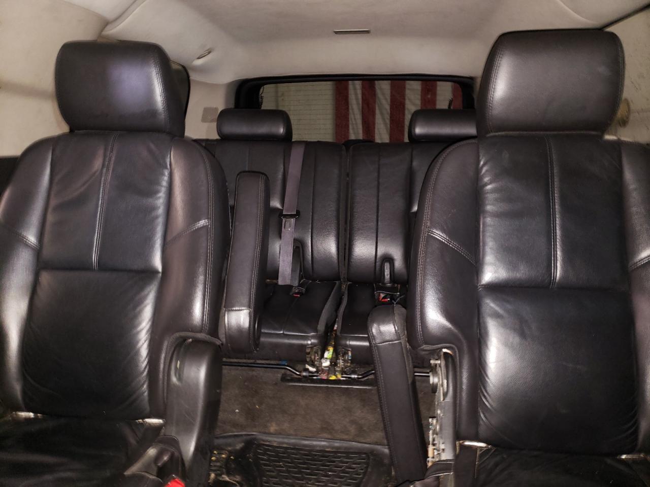2011 Chevrolet Suburban - Image 10