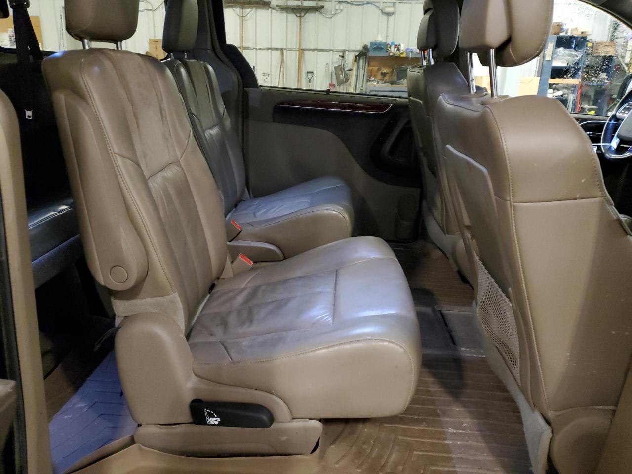 2013 Chrysler Town & Country - Image 11
