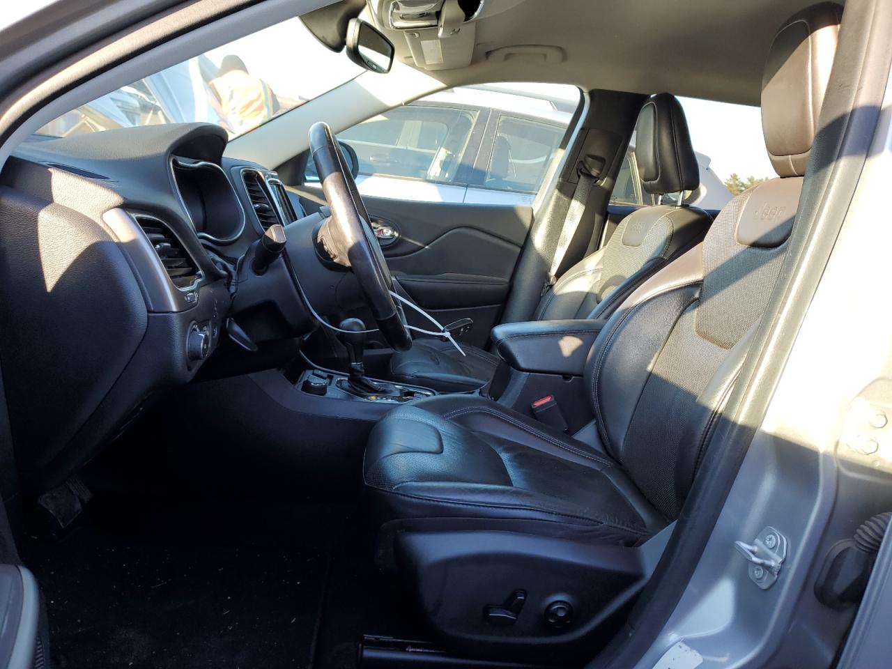 2020 Jeep Grand Cherokee - Image 7