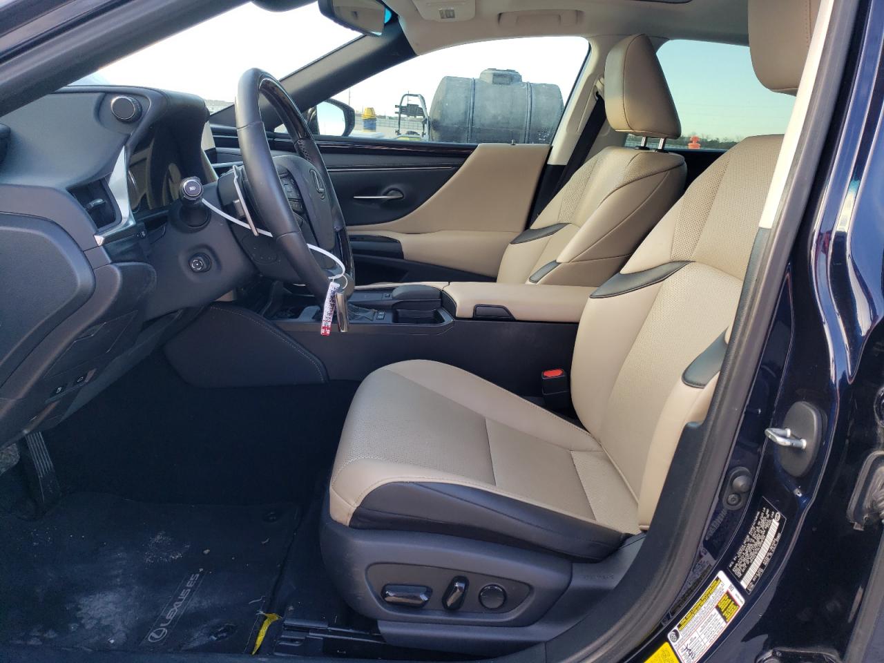 2020 Lexus ES - Image 7