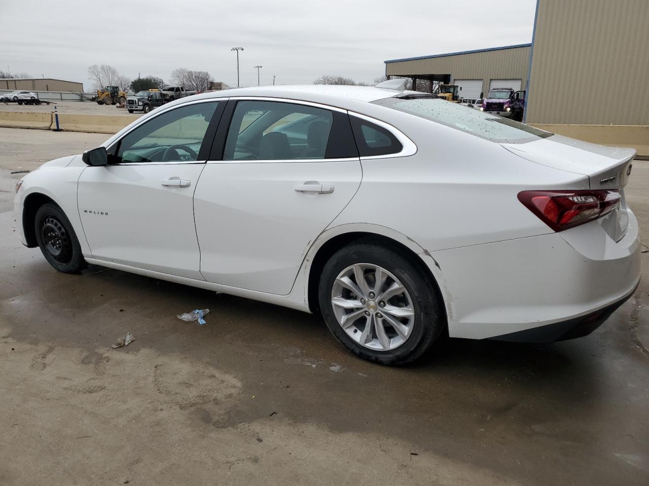 2022 Chevrolet Malibu - Image 2